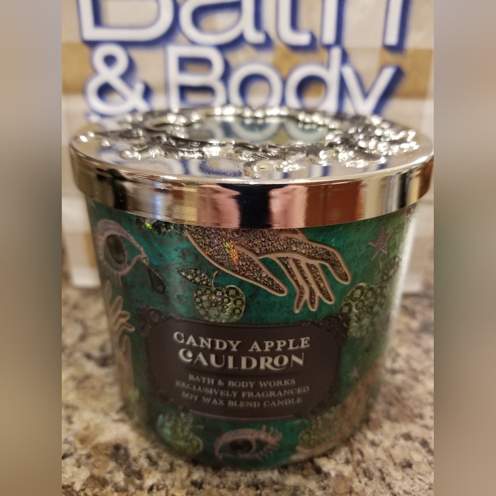 CANDY APPLE CAULDRON CANDLE